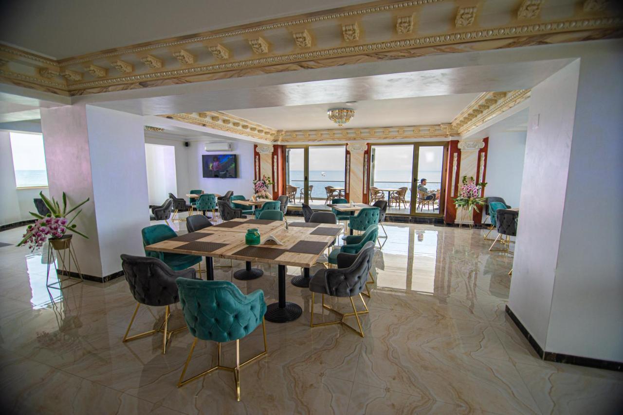 Alessio Hotel Residence Костинещи Екстериор снимка