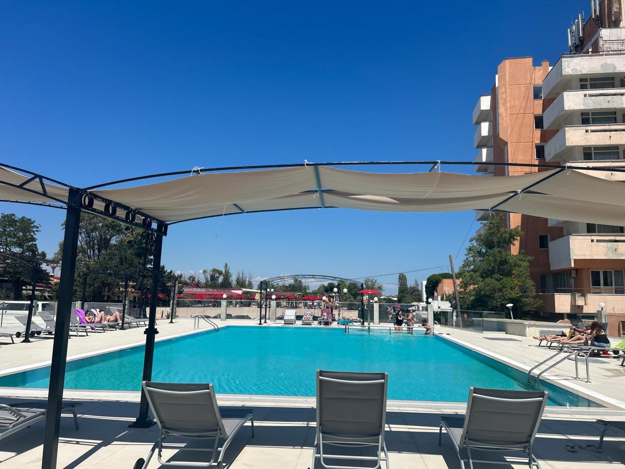 Alessio Hotel Residence Костинещи Екстериор снимка