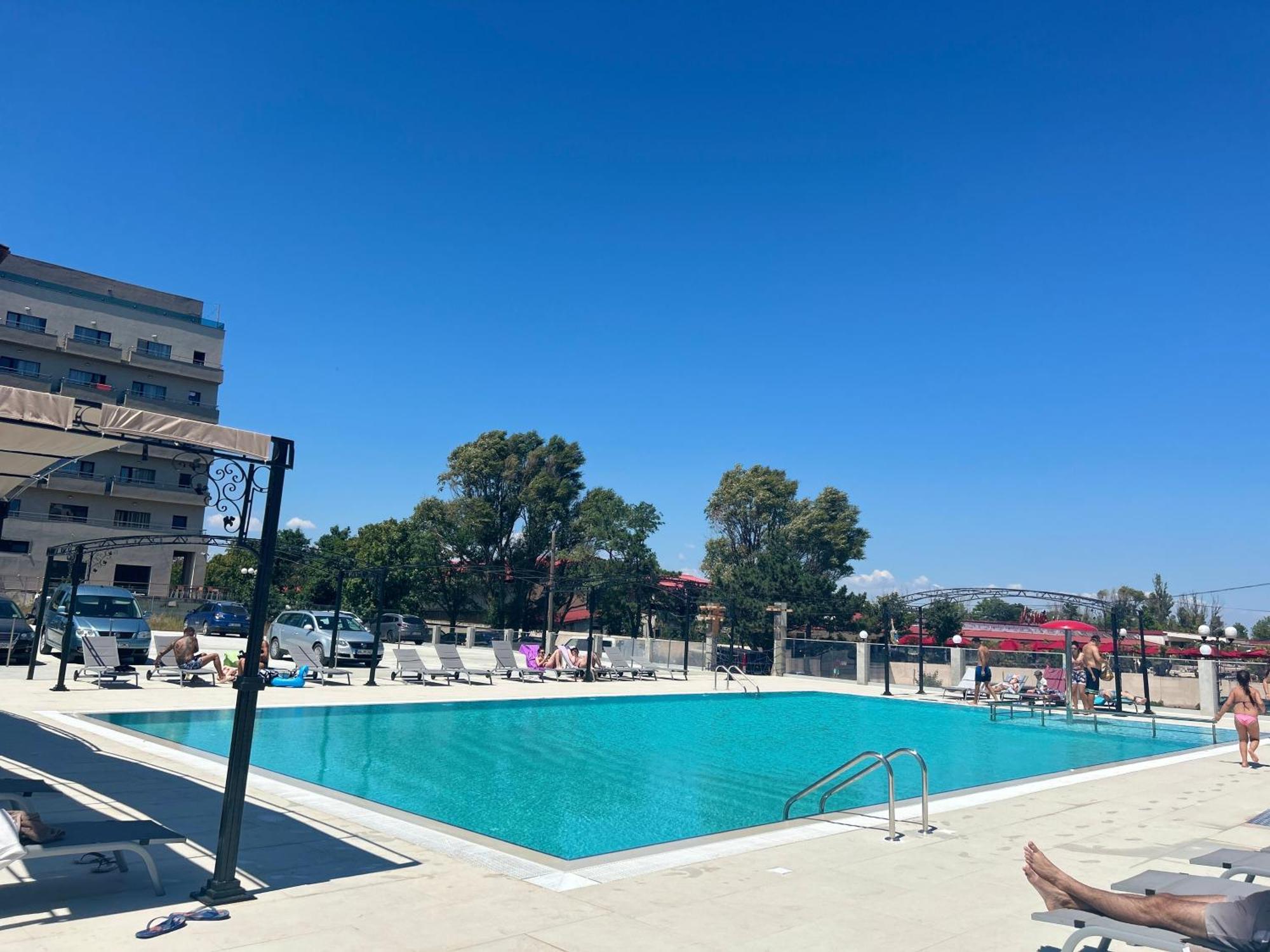 Alessio Hotel Residence Костинещи Екстериор снимка