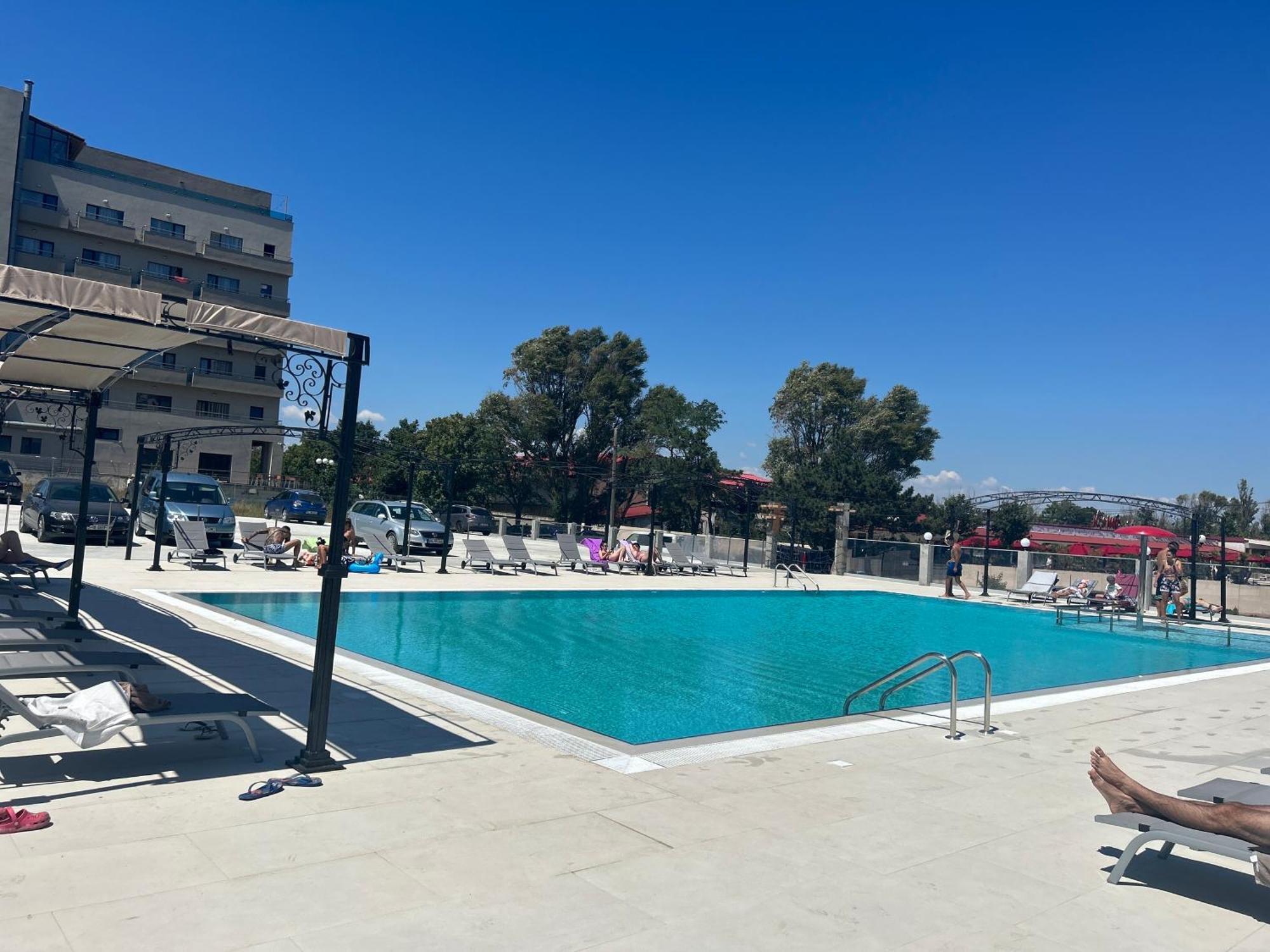 Alessio Hotel Residence Костинещи Екстериор снимка