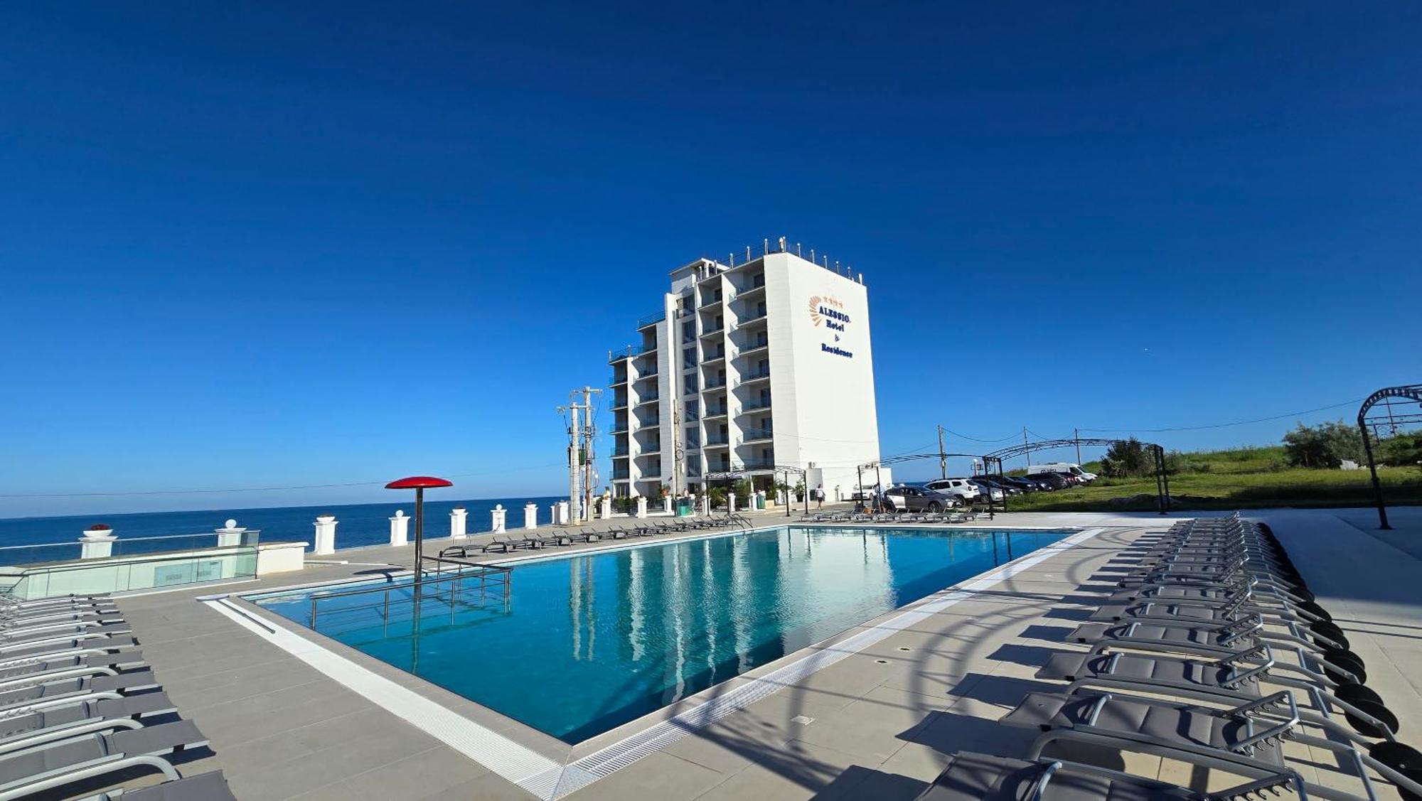 Alessio Hotel Residence Костинещи Екстериор снимка