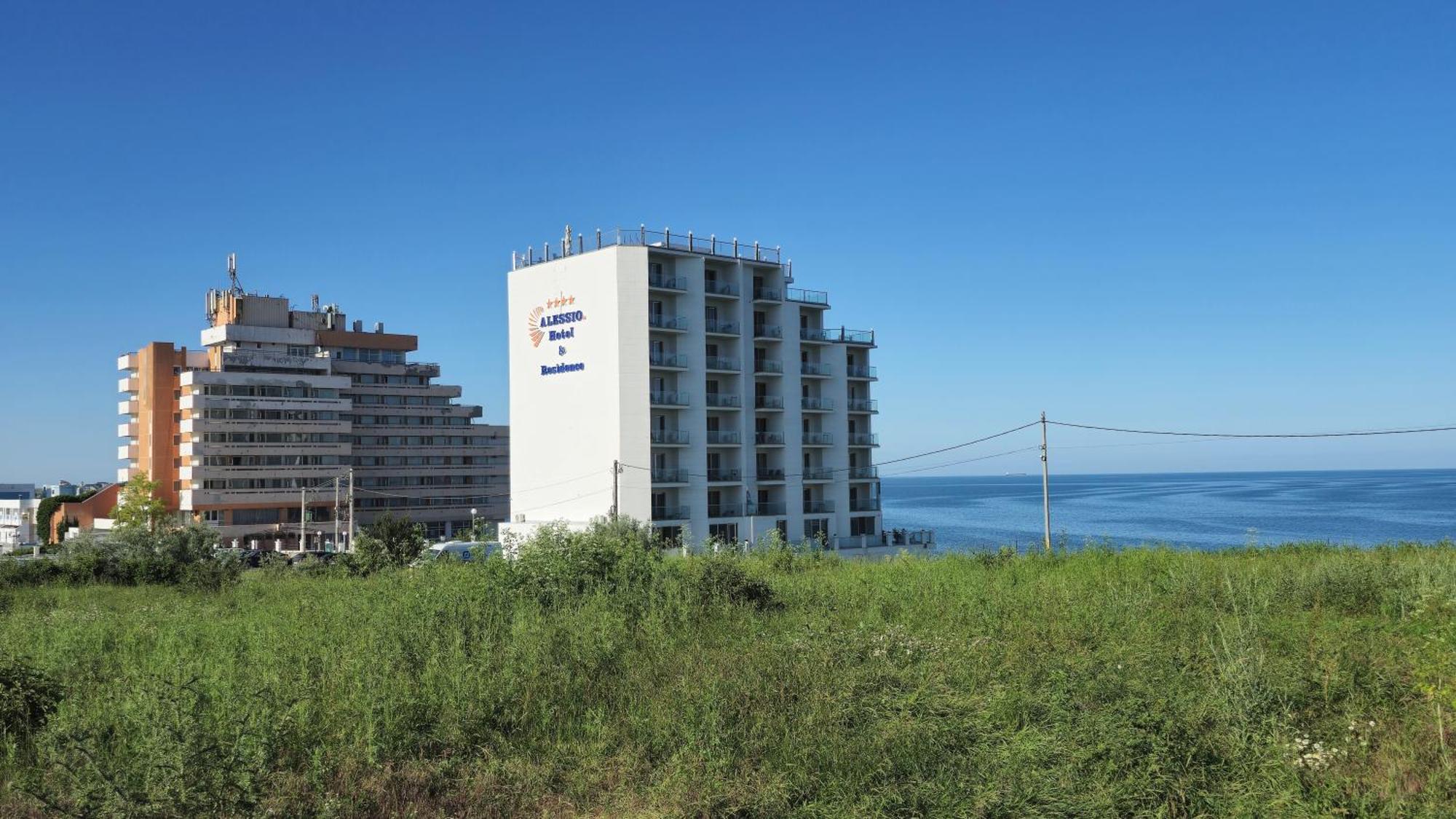 Alessio Hotel Residence Костинещи Екстериор снимка